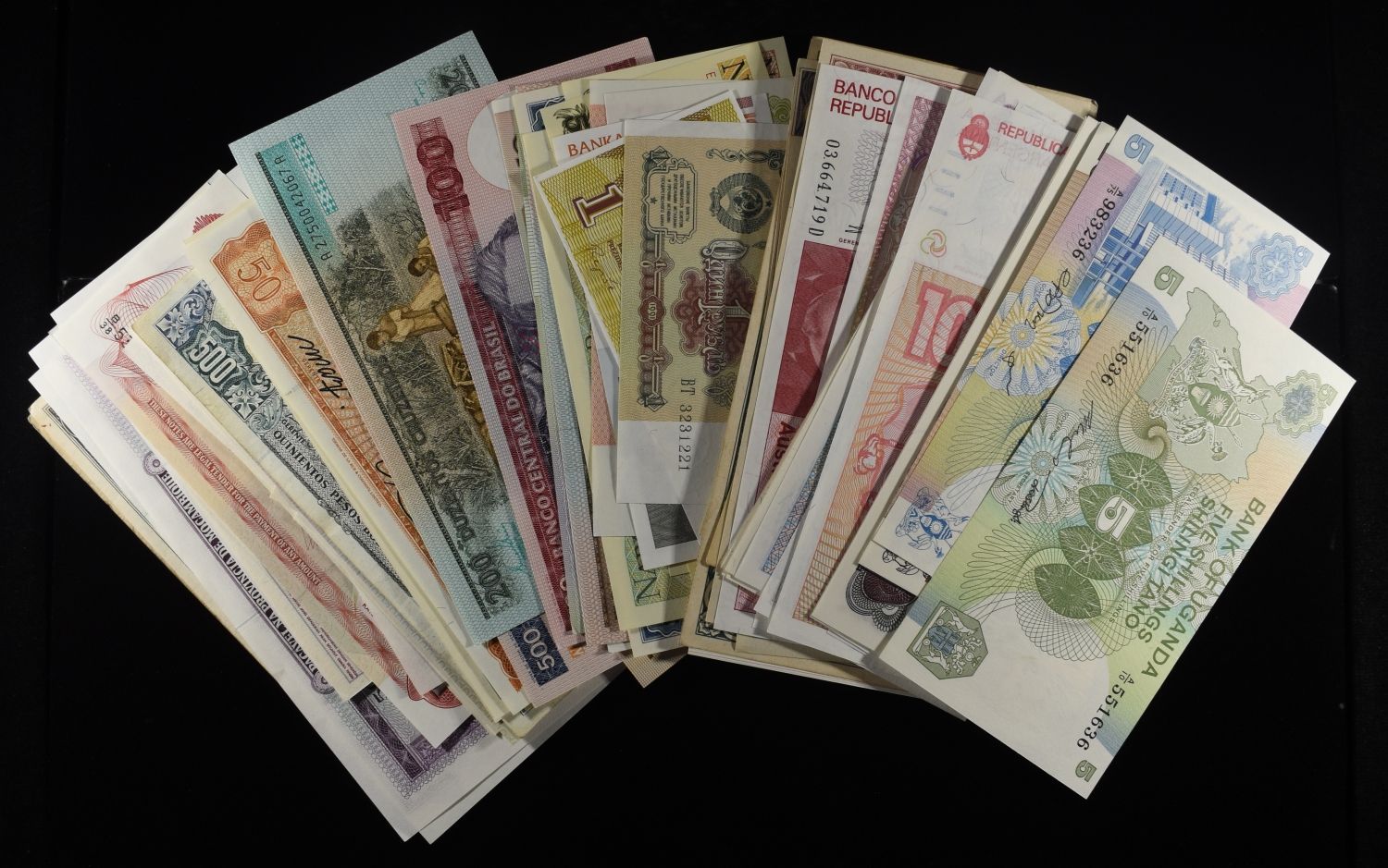 FOREIGN BANK NOTES LOT