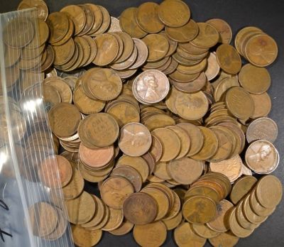 250-MIXED DATE CIRC LINCOLN CENTS FROM THE 1920'S. BID WITH SILVER CITY AUCTIONS ESTIMATE $90 - $110.