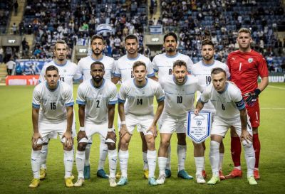 נבחרת ישראל בכדורגל - כדור חתום ע"י כל השחקנים. אם אתם חובבי ספורט ישראלי אמיתיים - את הכדור הזה 