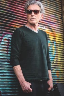 ברי סחרוף - ויניל חתום במהדורה נדירה + זוג כרטיסים להופעה. ויניל חתום אישית על ידי ברי סחרוף 