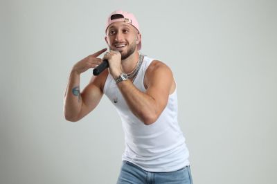 בן זיני - הזדמנות חד פעמית להשתתף בוולוג של זיני בערוץ היוטיוב, בו הוא זוכה למאות אלפי מבקרים לכל 