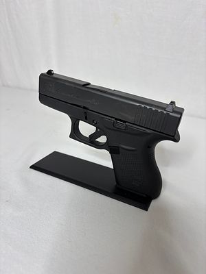 Glock 43 9mm. 3 clips and an easy loader