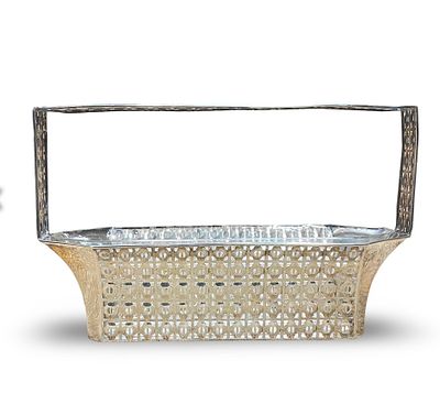 תחנת עבודה וינר
יוזף הופמן
גרדנייר, 1909
צורת יהלום צרה עם ידית ישרה. גובה 17.7 ס"מ, 29 x 9.1 