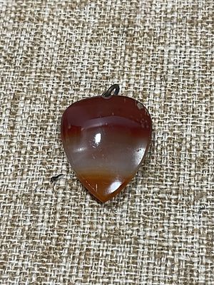 תליון מאבן אגט טבעי בצורת לב עתיק