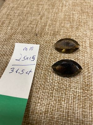 אבן ציטרין מרהיבה בליטושה. 2 אבנים 
25x15mm