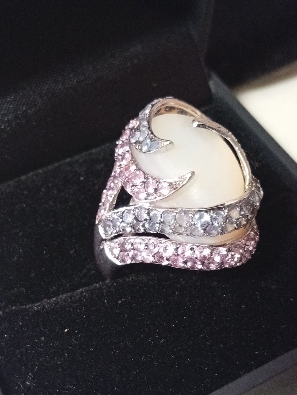 Gucci - טבעת זהב לבן 18k+ ספירים יהלומים יפיפיה גדולה ומרשימה נדירה חוסר של כמה אבנים קטנים לא