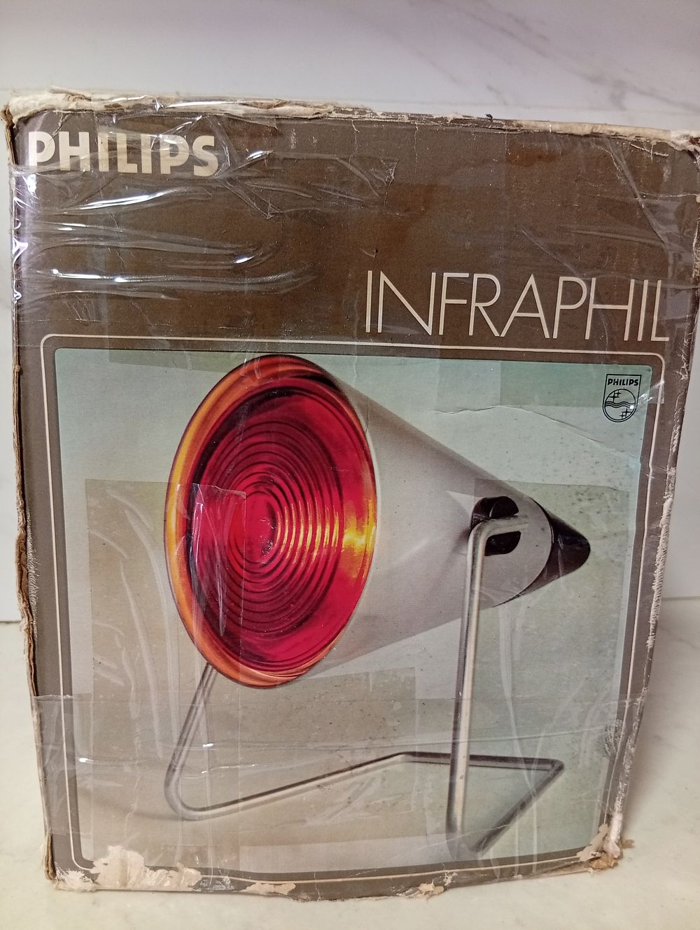 Philips - מנורת אינפרא אדום עומדת המצב כמו חט הייתה בשימוש מס' פעמים אריזה פגומה אבל לא המוצר