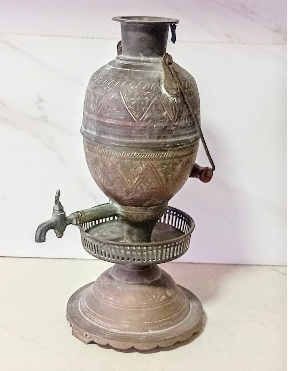 סמובר הודי נישא מברונזה המאה 19. 37 ס''מ ללא הידית