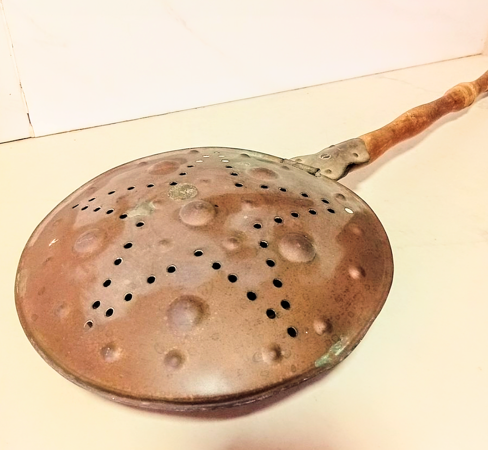 מחמם מיטה מרוקאי המאה 18 סימני גיל שימוש . 65/24 ס''מ