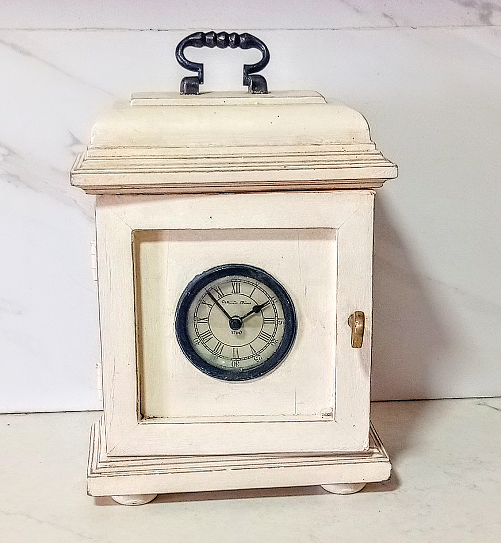 שעון תיבה מעץ מלא השעון לא נבדק. 22/31/10 ס''מ