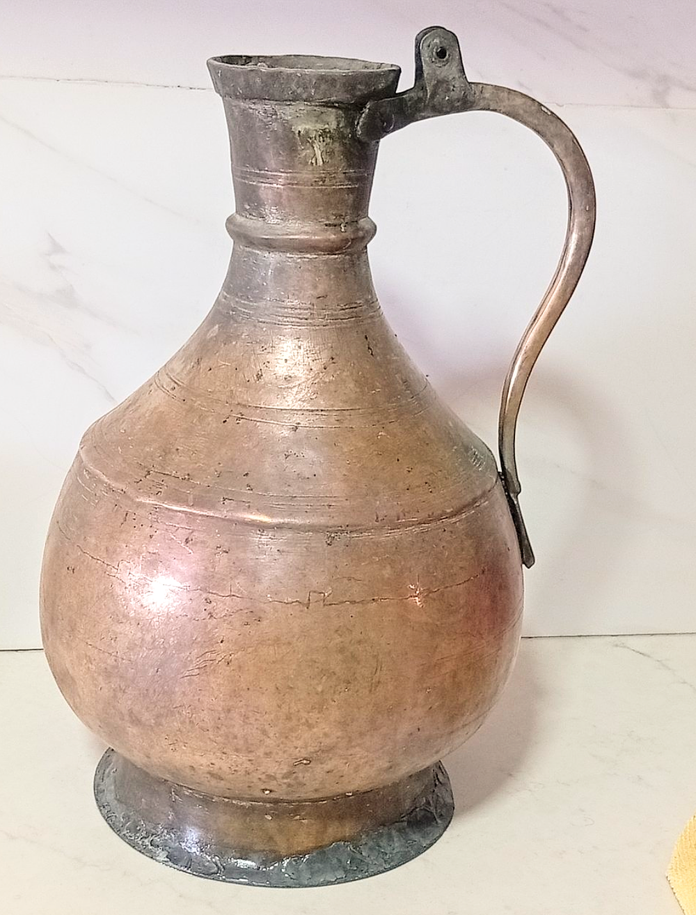 קנקן נחושת אדומה יציקה כבד ומסיבי מהמאה 18 חוסר מכסה , במצב טוב מאוד לגילו
לא אגת ט ג'אד או 