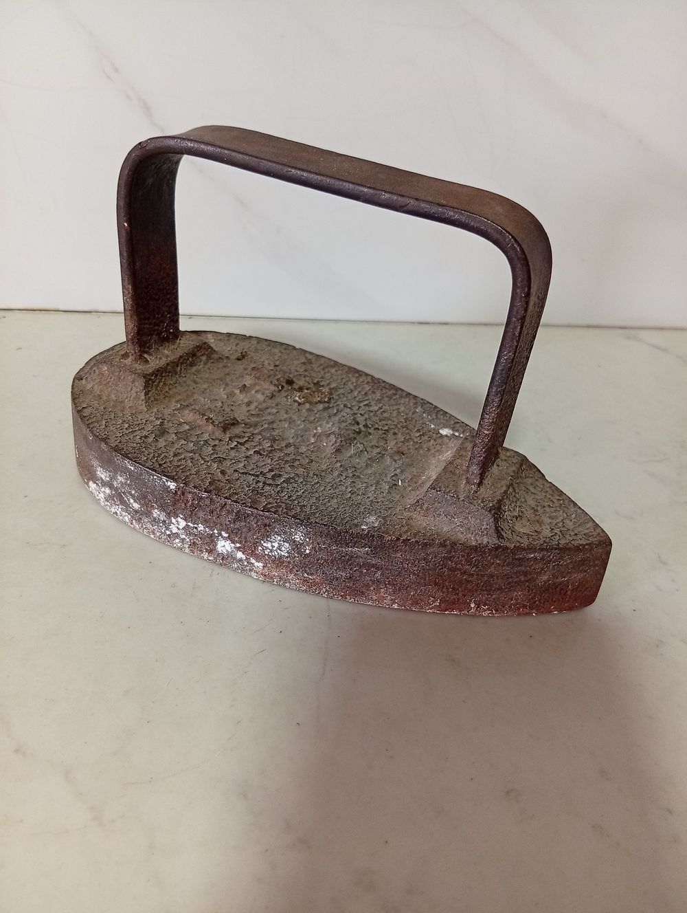 מגהץ מברזל יציקה מלאה משקל 7 ק''ג . 19/12 ס''מ משקל 7 ק''ג