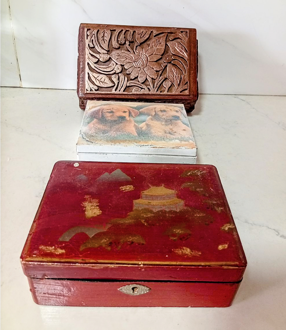 3 קופסאות אחסון 2 מעץ אחת מתכת אחת אירופאי עם ריפוד פנימי השניה סינית ציור יד הנוספת מתכת עם 