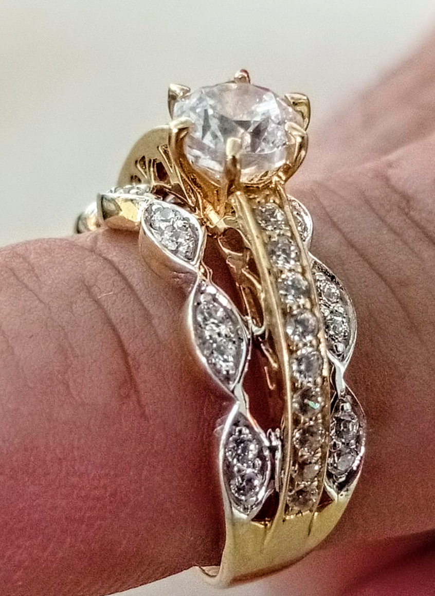 טבעת זהב 18k חדשה לגמרי עם שיבוץ זרקוניה מידה 7/8. משקל 4.6 גר'