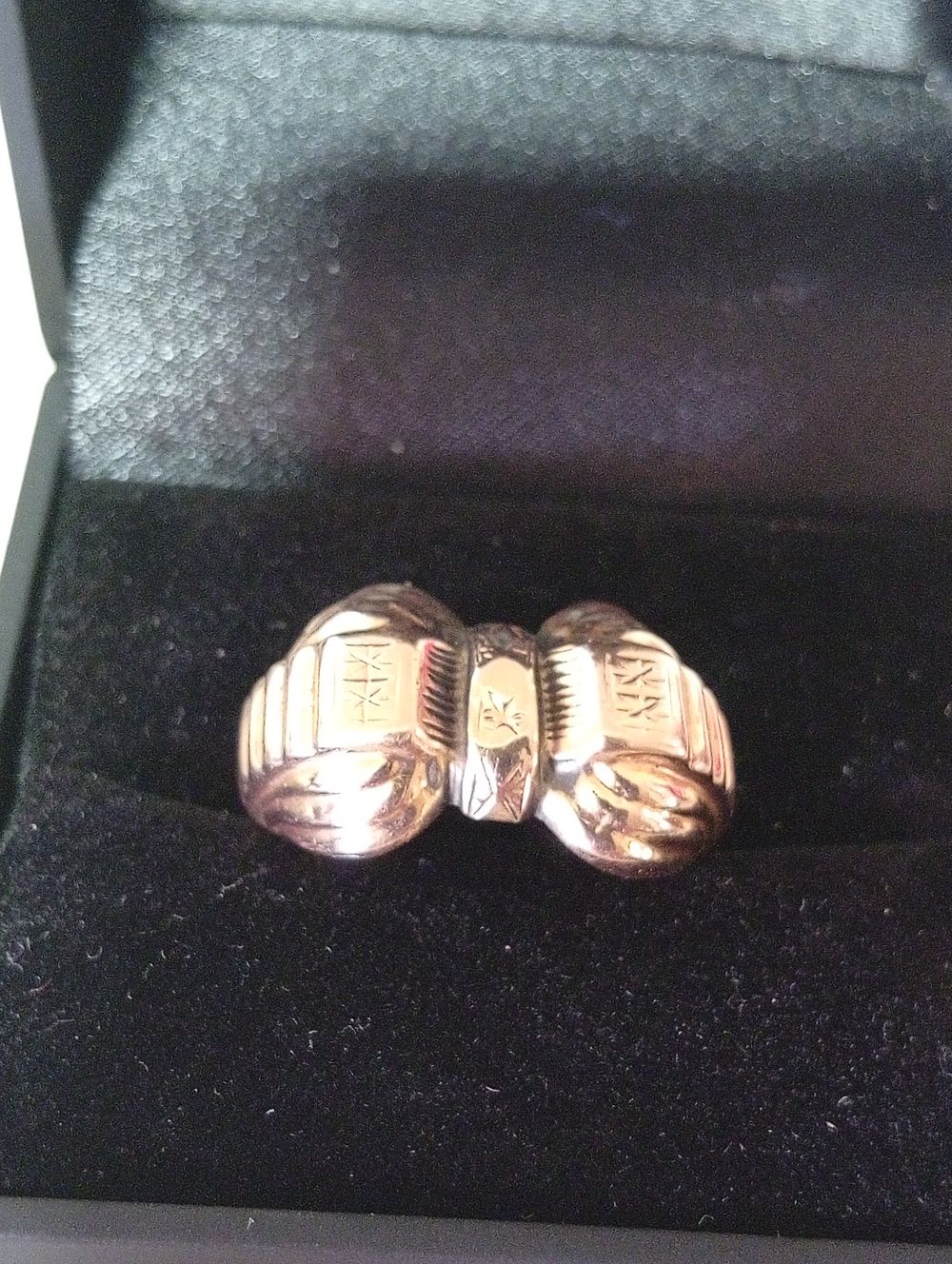 טבעת זהב 18 k גדולה מרשימה גודל 8 משקל 3.7 גר'