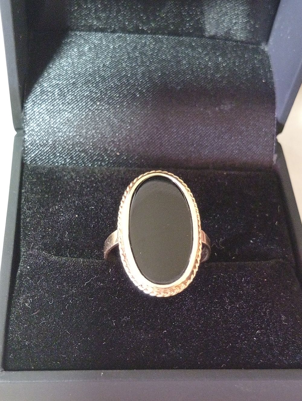 טבעת זהב 14k עם אבן חן טבעית שחורה קלאסית ויפה מרשימה. משקל 3.3 גר' 
מידה 7/8