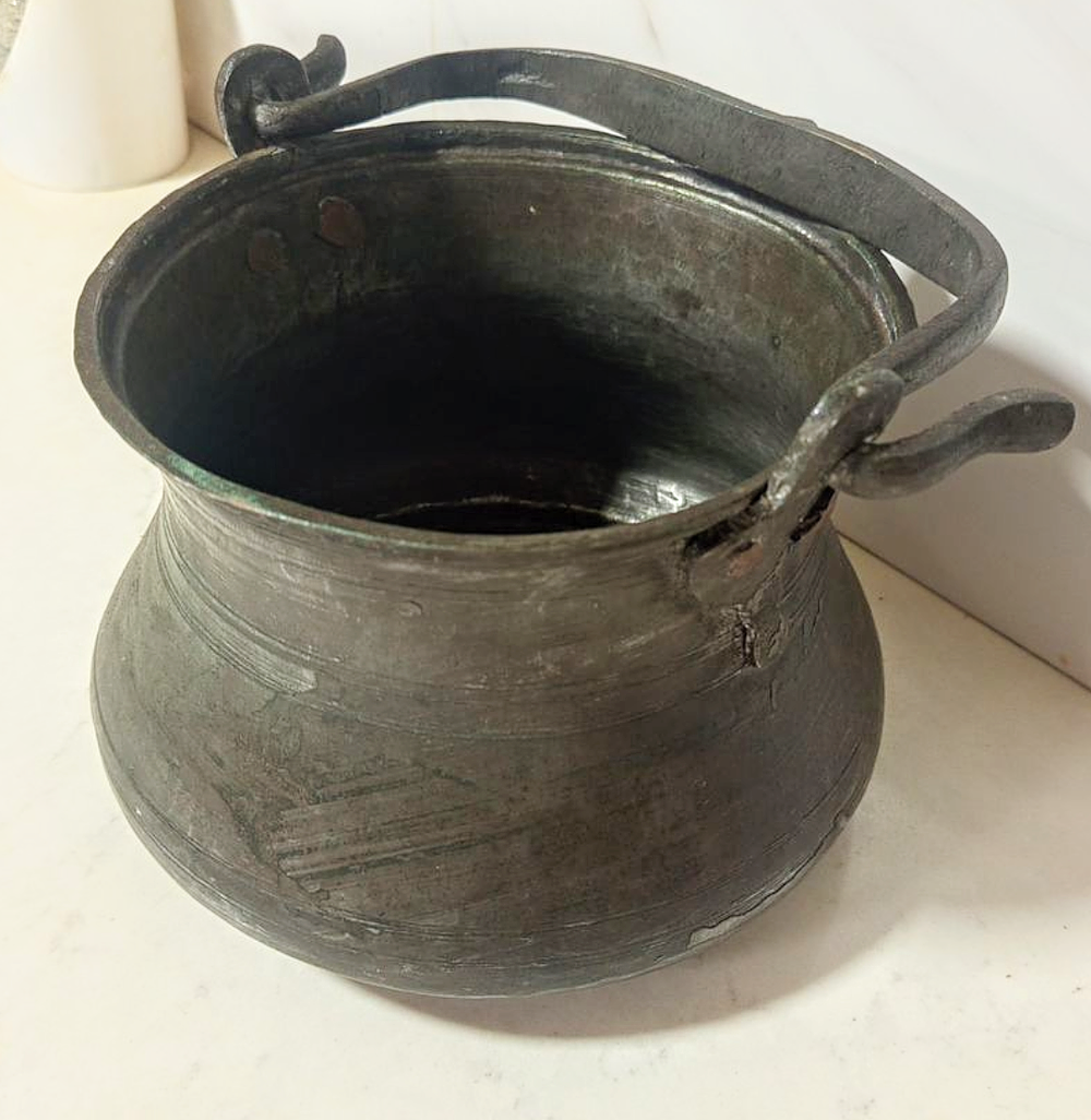 כלי נחושת אדומה עתיק מצופה בדיל. כלי עתיק נחושת אדומה מצב מושלם עם שאריות בדיל כבד מסיבי מאוד 