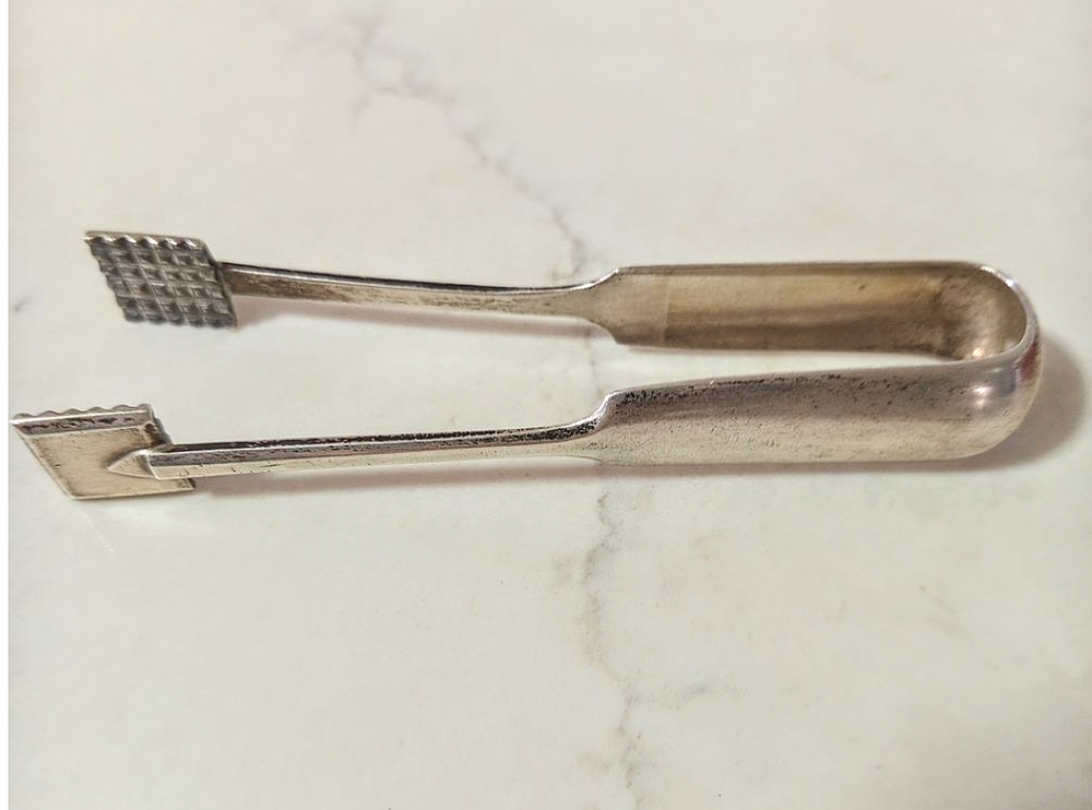 מלקחים כסף חתום אמפריה רוסית עבודת יד מאויירת 
אורך 13 סמ משקל 45 גר'