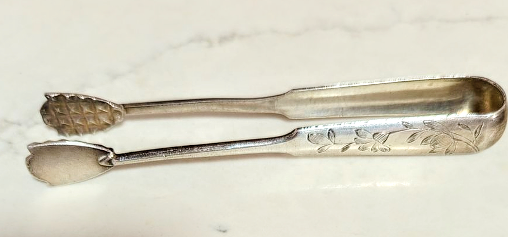 מלקחים כסף חתום אמפריה רוסית ככל הנראה 13 סמ אורך 
משקל 35 נקודה 2 גרם 
עבודת יד במצב טוב מאוד