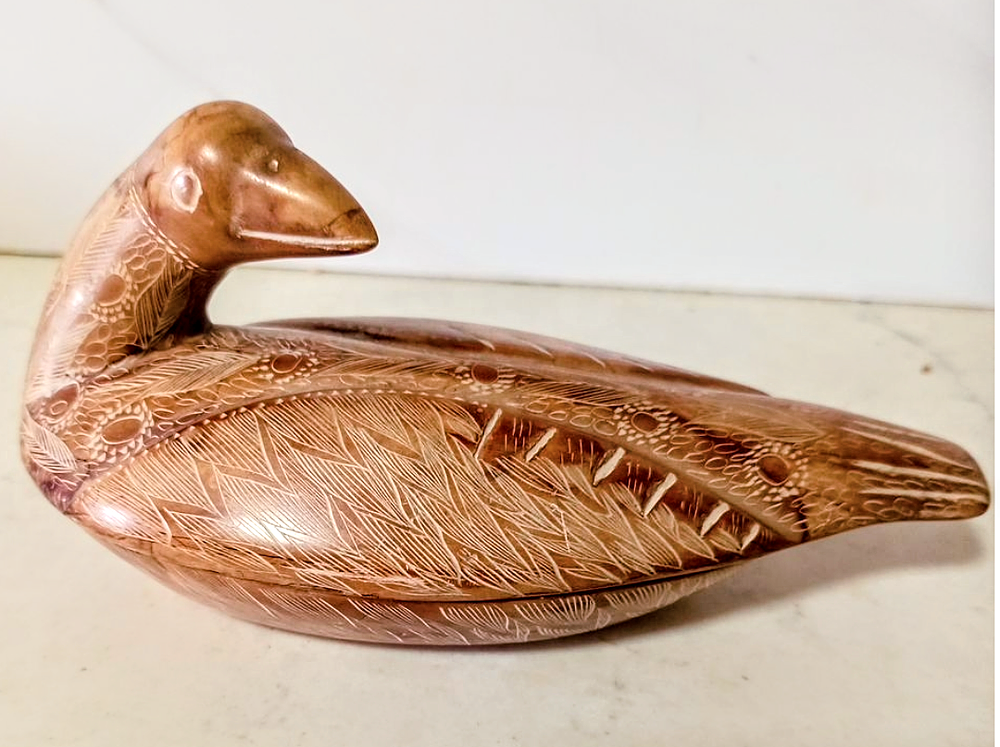 קופסת איחסון אבן טבעית מסיבית כבדה מושלמת 
עבודת יד 
משקל 875 גרם 
אורך רוחב 21 /10 ס''מ