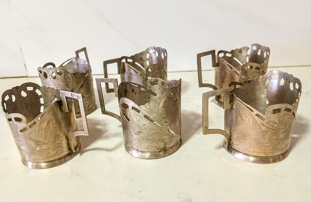 6 מחזיק כוסות. משקל כולל 556 גרם 
שש מחזיק כוסות כסף 84 תקופה אימפריה הרוסית 
2 חתימות למעלה על 