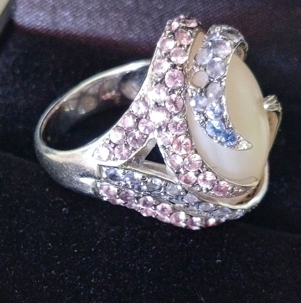 טבעת גוצ'י גדולה ט. טבעת גוצ'י גדולה משקל 14 נקודה אחד גרם 
מהדורה מוגבלת או הזמנה אישית 
טבעת 