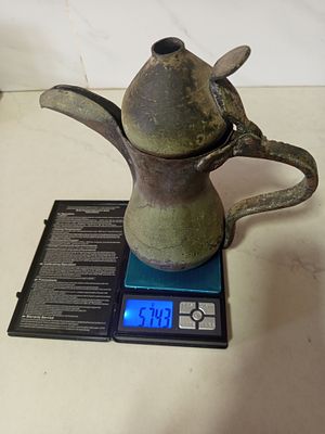 קומקום תקופה עות'מאנית נחושת אדומה ציפוי בדיל 
עתיק מאוד גובה 20 ס''מ 
אורך רוחב 22 על 9 