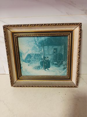 הדפס עתיק ממוסגר מסגרת עתיקה יפה 
3 ילדים ליד בקתת עץ 
יש מתלה מאחור 
גודל 31 על 28 סמ