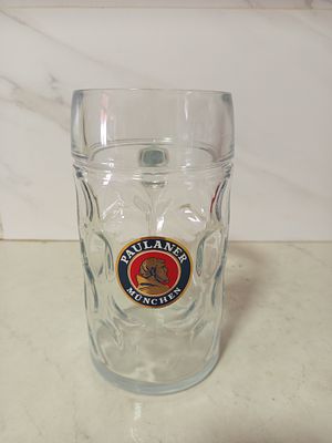 כוס בירה ענקית מסיבית זכוכית חזקה במצב מושלם 
גובה 20 ס''מ 
קוטר 10 ס''מ 
מסיבי כבד