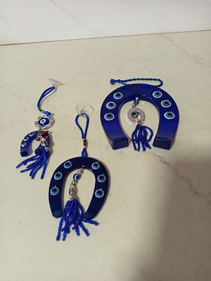 שלוש פרסות בצבע כחול שתיים מהן ניתן לתלות ברכב השלישי גדול מימדים 
גודל אורך רוחב גדול 
13 