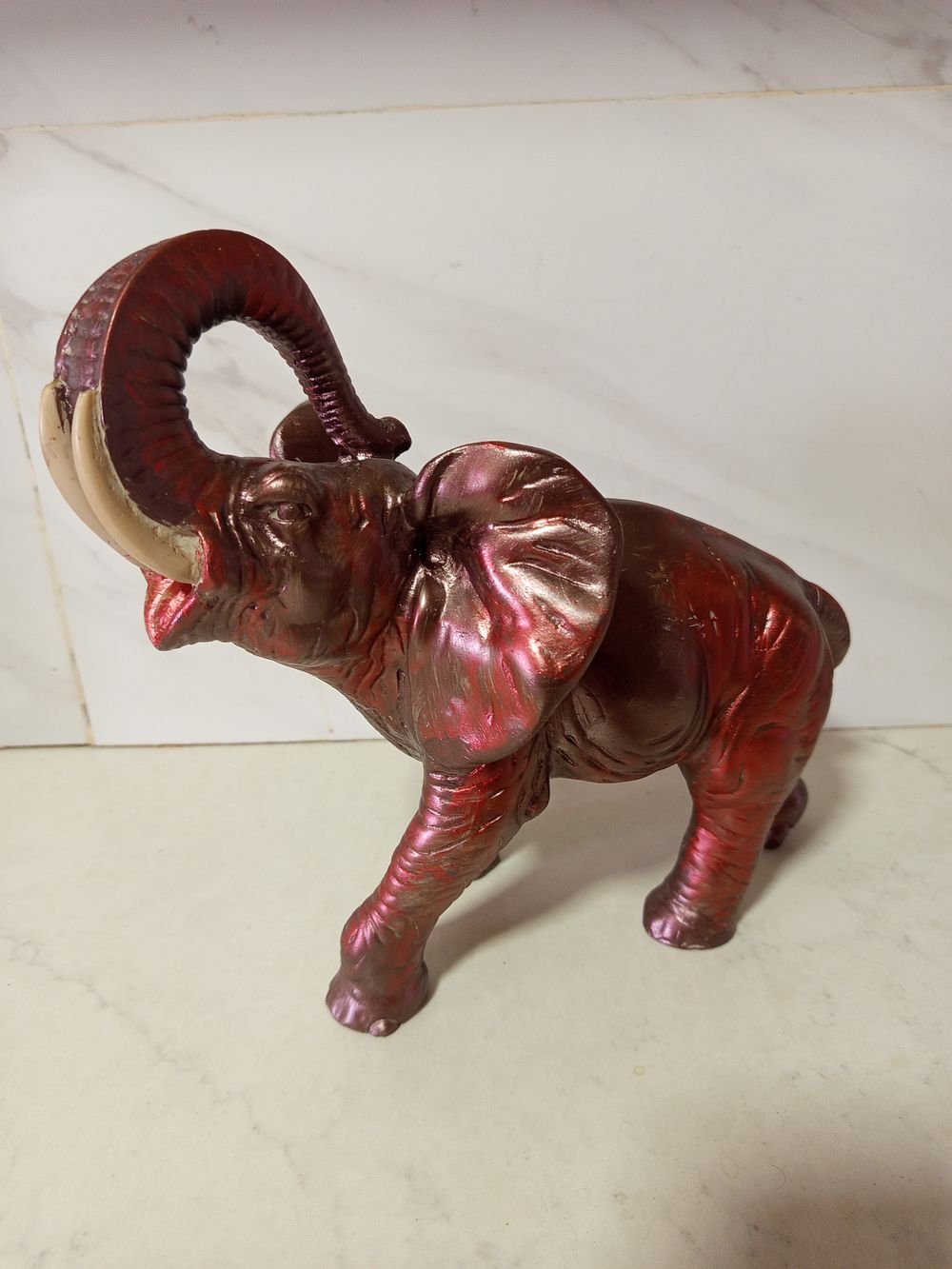 פיל מחומר קשיח יצוק כבד ומסיבי. פיל כבד מסיבי מצב מושלם 
גובה 25 ס''מ כולל החדר 
רוחב 29 ס''מ 