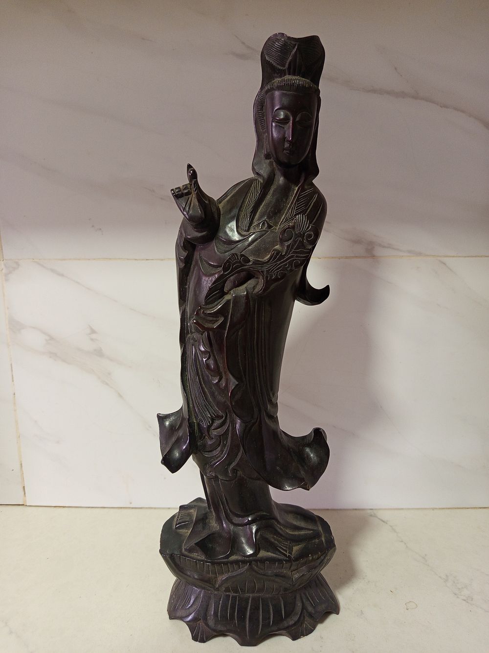 פסל עץ דמות אדם עבודת יד עץ מלא כבד מסיבי מרשים 
גובה 46 ס''מ רוחב 11 סמ 
עץ מלא