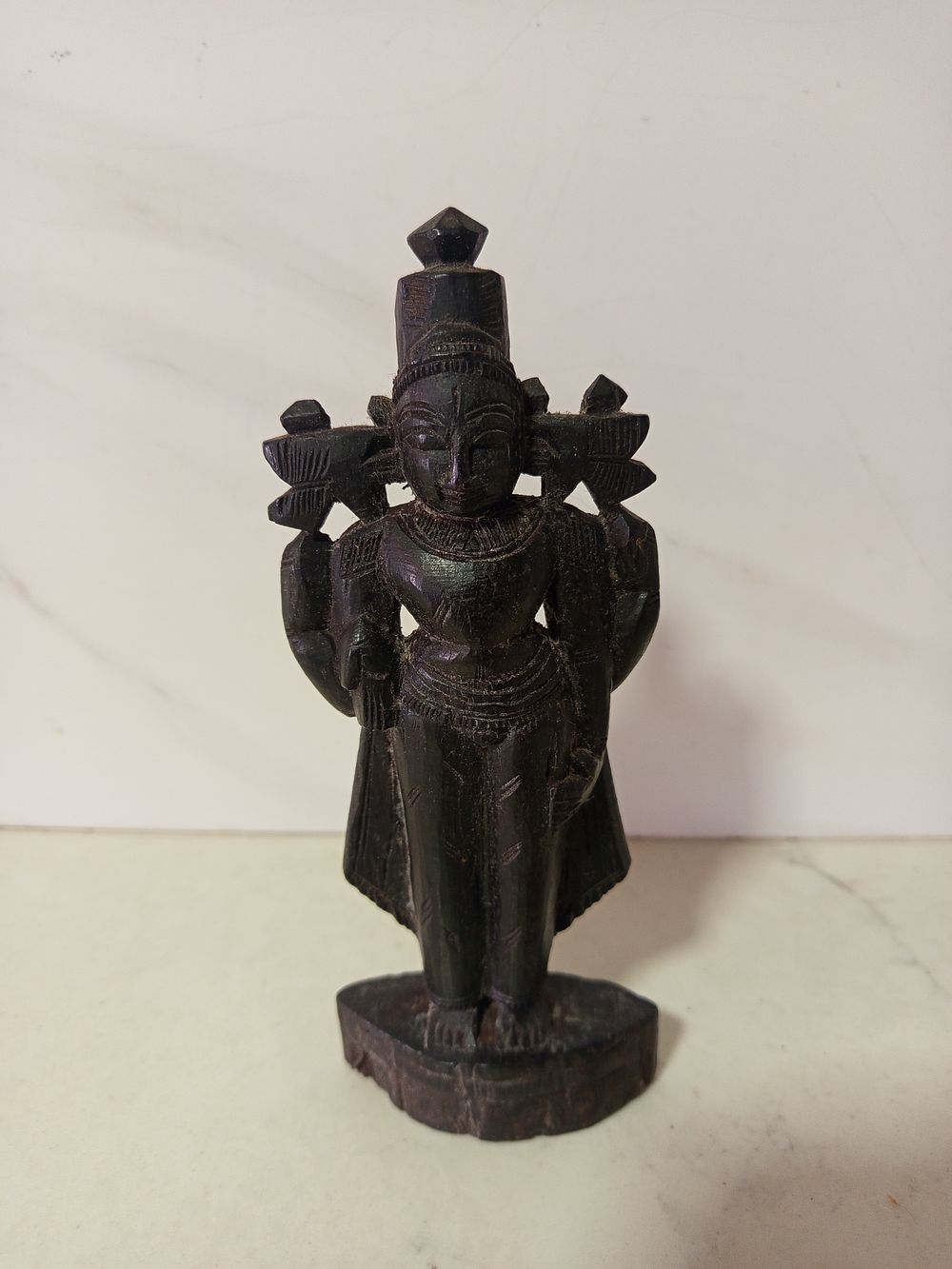 פסל עץ היידי מיצייג דמות מיתולוגית . פסל עץ דמות אדם 
גובה 19 ס''מ רוחב 9