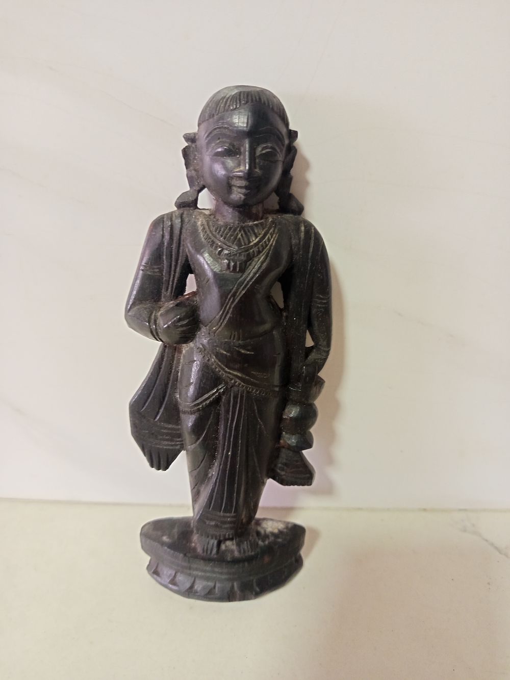 פיגורת עץ הינדית המיתולוגיה . פיגורה עץ עבודת יד דמות אדם 
גובה גובה 18 ס''מ רוחב 8 סמ