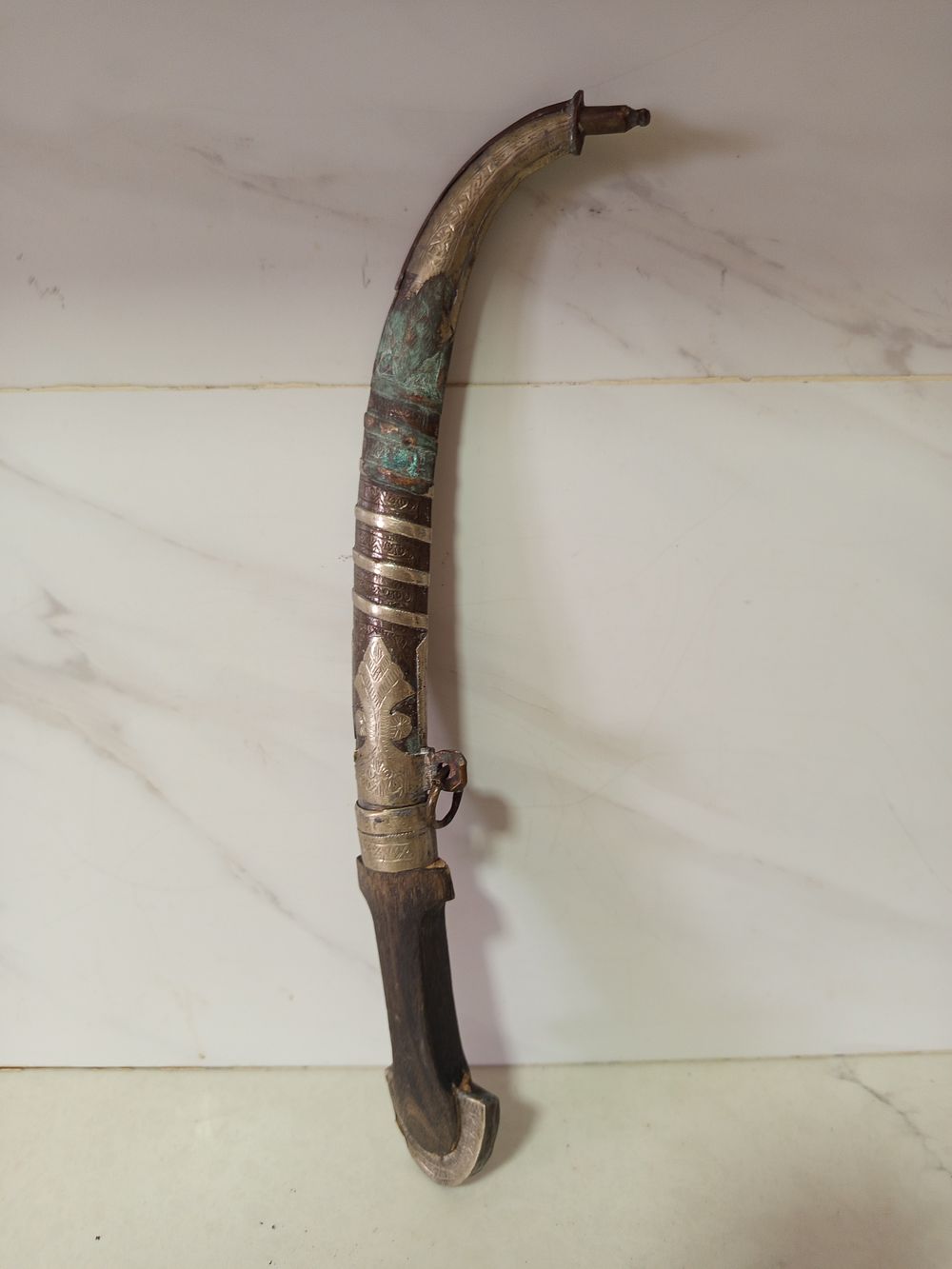 חרב ידית עץ מצב טוב מאוד 
אורך 39 סמ