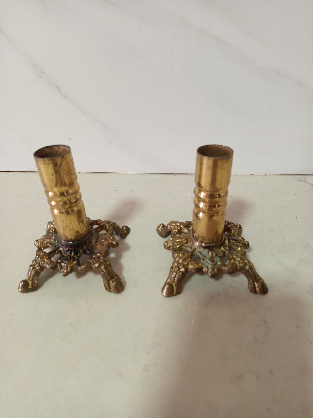 זוג פמוטים ברונזה 
גובה 10 ס''מ 
רוחב 8 סמ