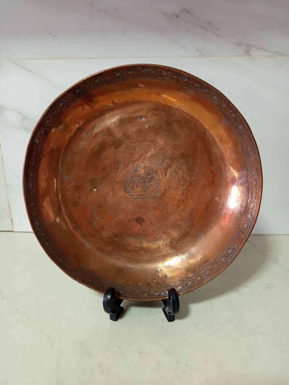 קערה ברונזה אדומה קערה גדולה ברונזה אדומה
מאויירת חריטות כבדה מסיבית 
. קערה גדולה עמוקה ברונזה 