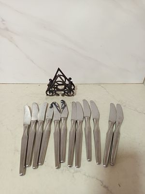 סט 12 סכינים פלוס מעמד למפיות