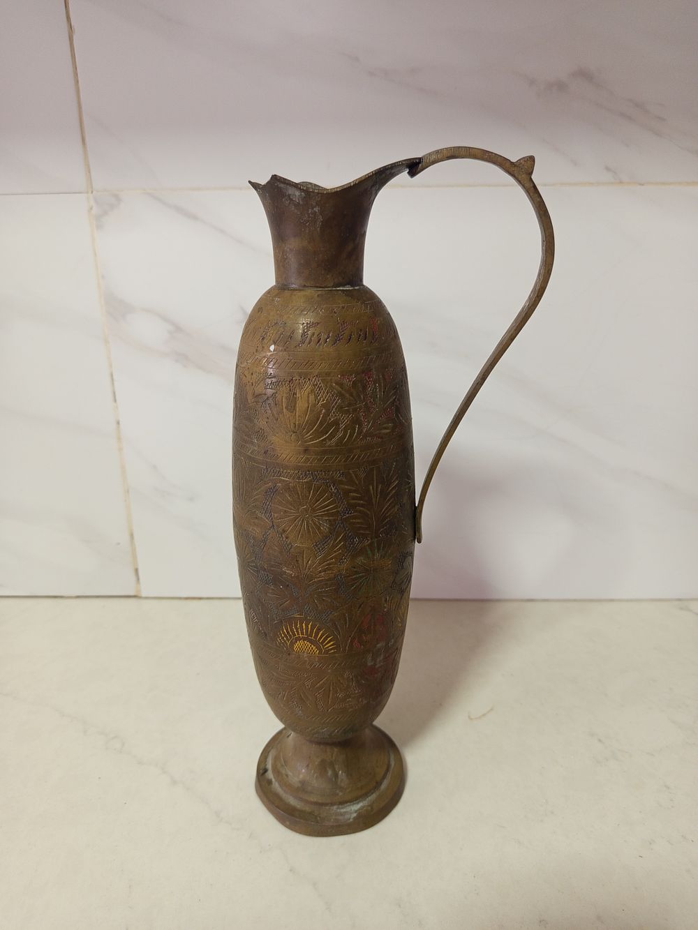 אגרטל עשוי ברונזה גדול חריטות איורים עבודת יד יש פגמים בפתח ניתן להחליק על ידי חימום הברונזה 