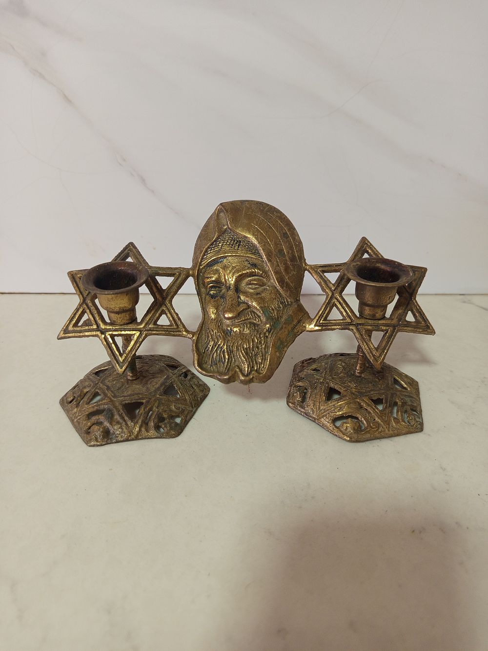 בבה סאלי זוג מעמדים פמוטים לנרות. באבא סאלי ברונזה מעמד לזוג פמוטים הדלקת נרות 
אורך 20 ס''מ 