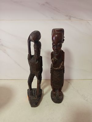זוג פסלים מעץ עבודת יד דמויות אדם 
גובה 26 סמ