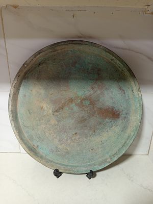 מגש גדול מימדים כבד מסיבי 
קוטר 50 סמ