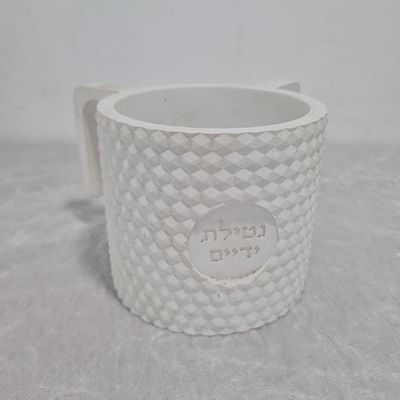 נטלה עשויה חומר פלסטי קשיח עם כיתוב 
גובה 10 ס"מ 
קוטר 11 ס"מ