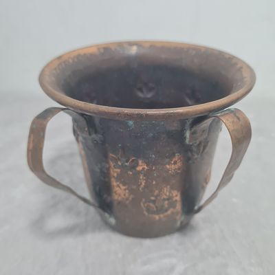 נטלה ישנה עשויה נחושת 
גובה 11 ס"מ 
קוטר 13 ס"מ