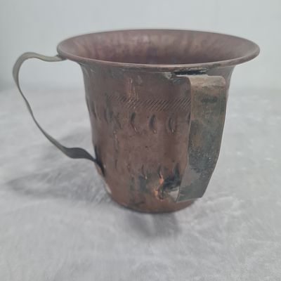 נטלה ישנה עשויה נחושת 
גובה 11 ס"מ 
קוטר 13 ס"מ