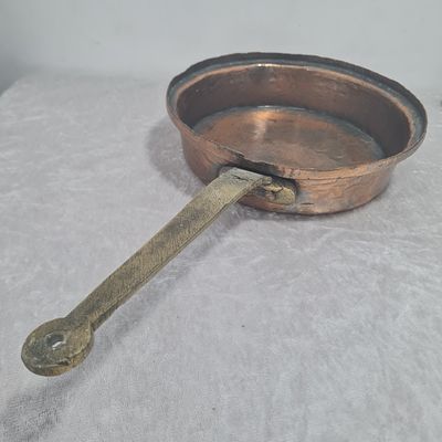 מחבת נחושת עתיק 
קוטר 22 ס"מ