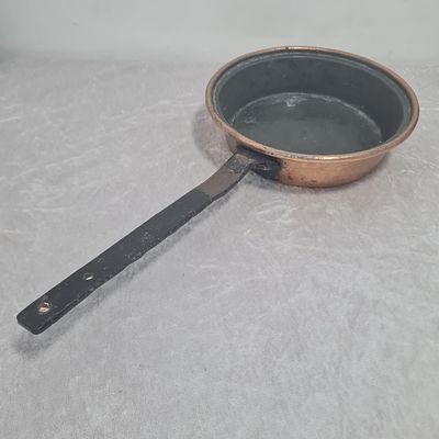 מחבת נחושת עתיק 
קוטר 18 ס"מ