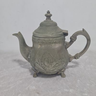 קומקום מרוקאי חתום בתחתית 
גובה 15 ס"מ