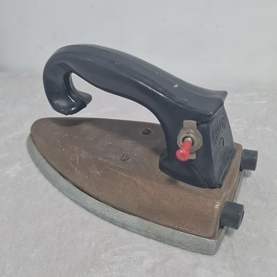 מגהץ חשמלי וינטג', חברת 'אימקה' EMKA, עם בול מס קנייה, כבל חתוך 
אורך כ 21 ס"מ