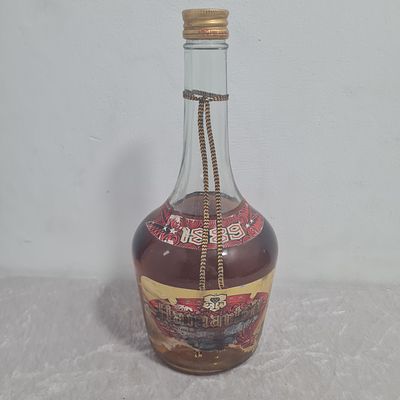 ברנדי המרתף, יקבי תנובה, נראה בקבוק סגור, פגם בתוית, 
בית המכירות אינו אחראי לטיב וכשרות המשקאות.